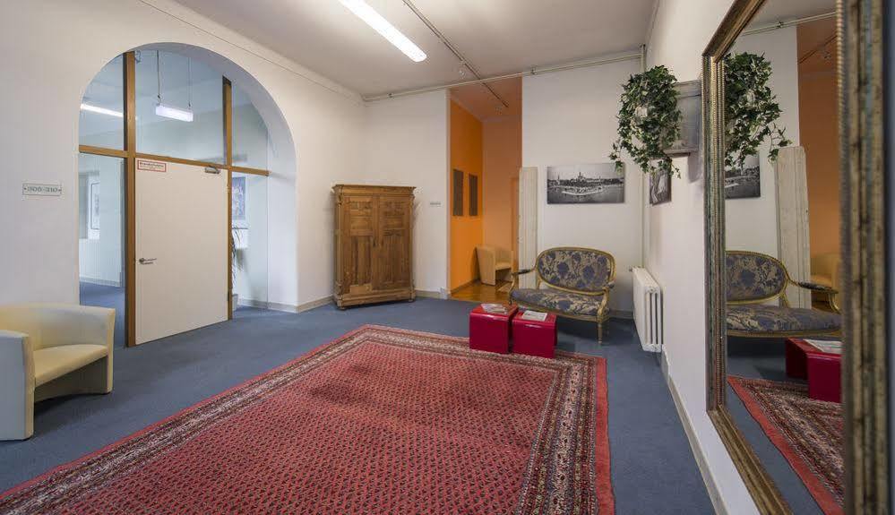 Apartment Hotel Констанц Екстериор снимка
