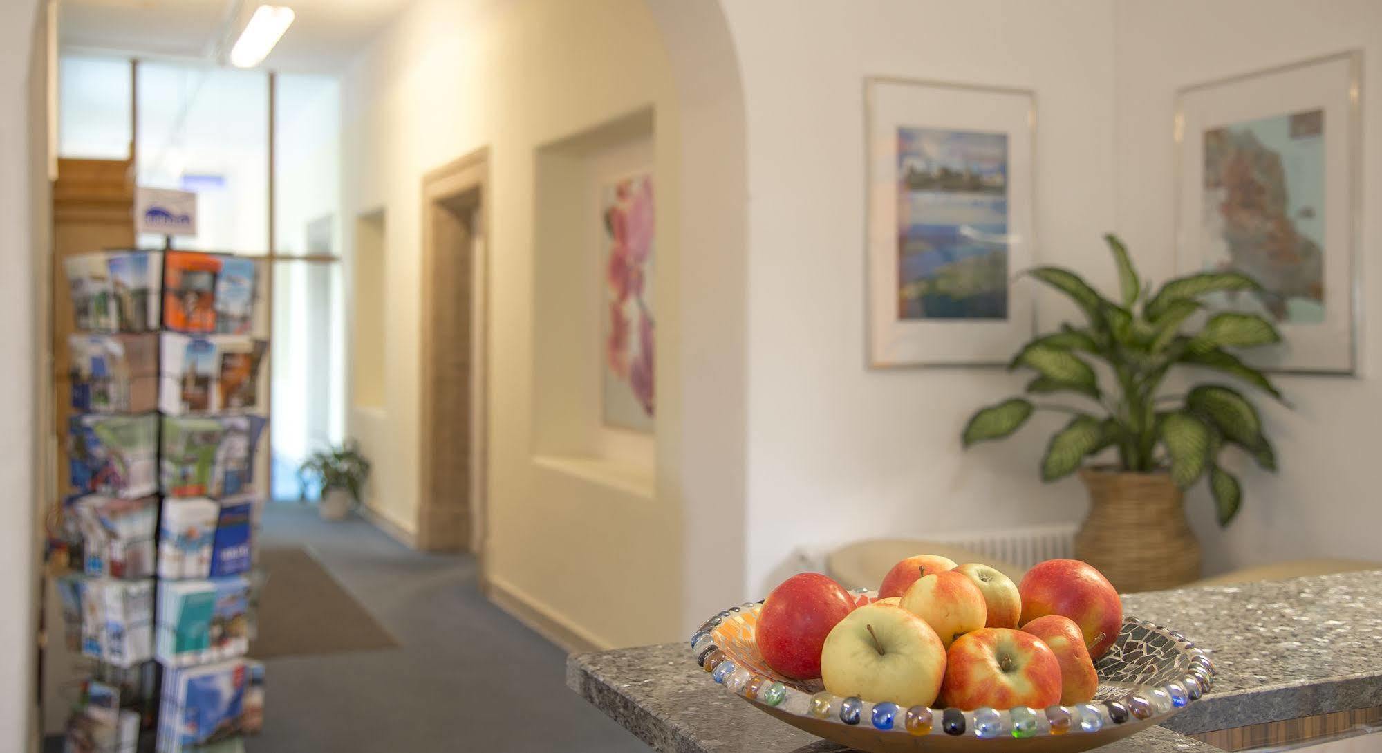 Apartment Hotel Констанц Екстериор снимка