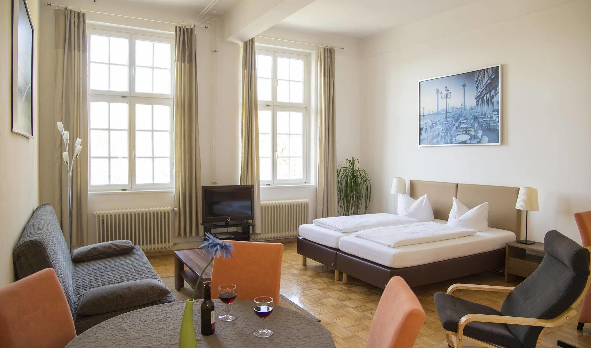 Apartment Hotel Констанц Екстериор снимка