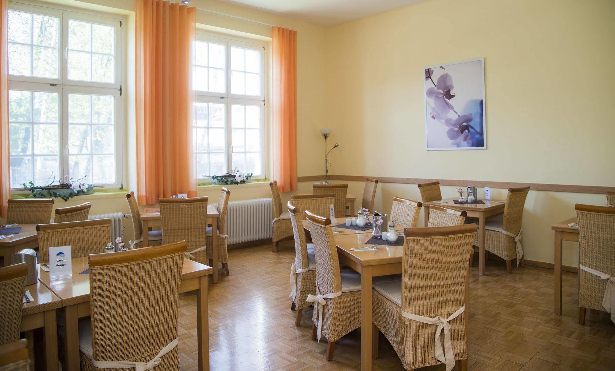 Apartment Hotel Констанц Екстериор снимка