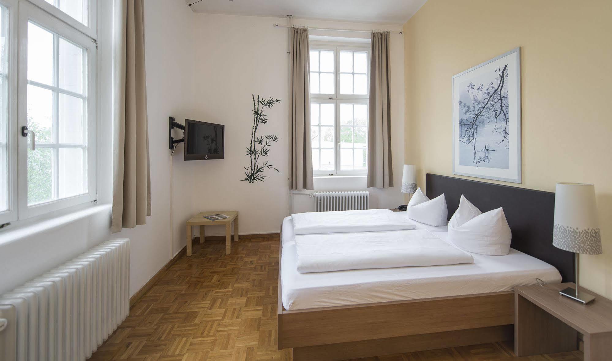 Apartment Hotel Констанц Екстериор снимка