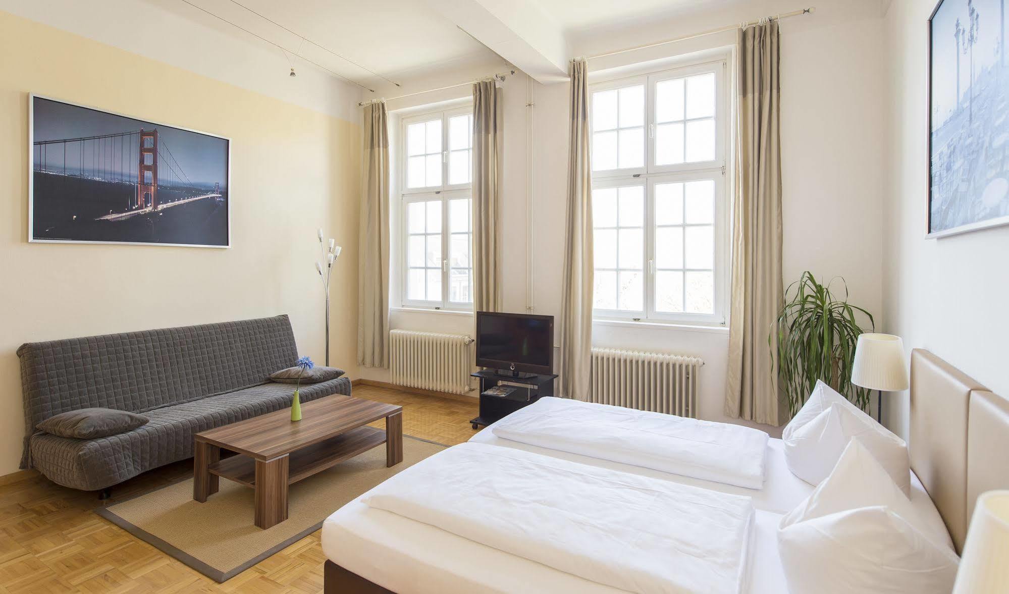 Apartment Hotel Констанц Екстериор снимка