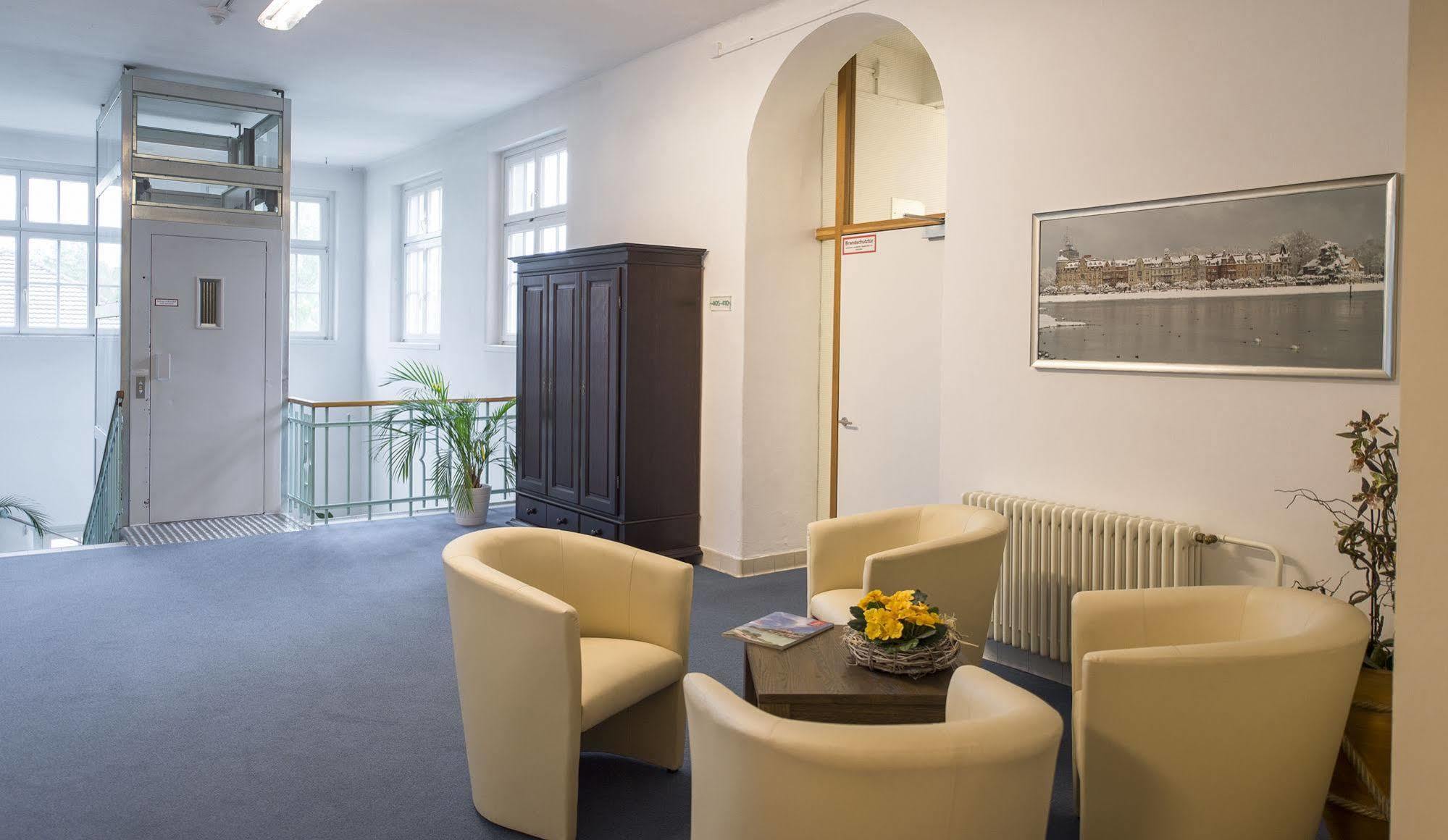 Apartment Hotel Констанц Екстериор снимка