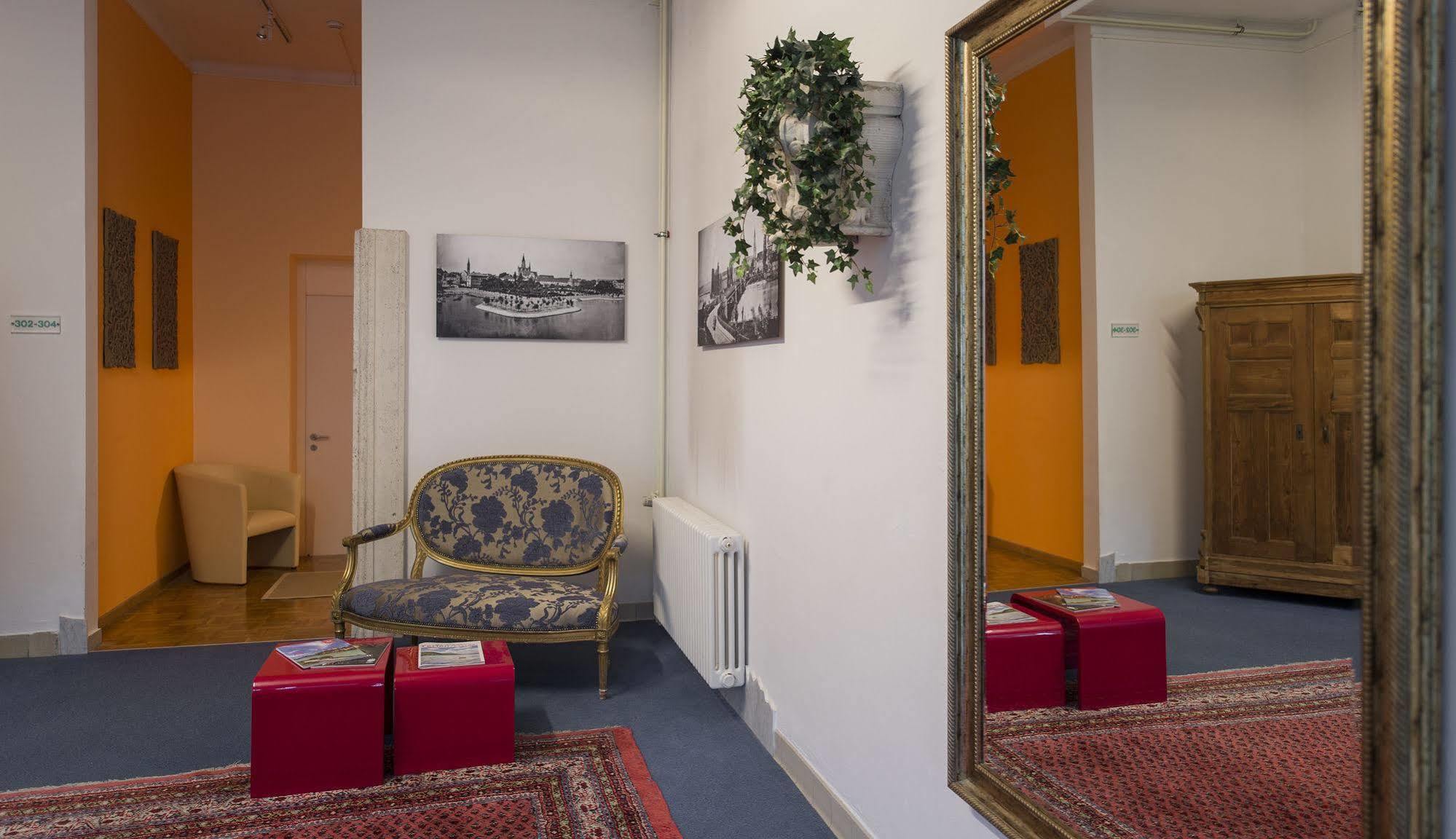 Apartment Hotel Констанц Екстериор снимка